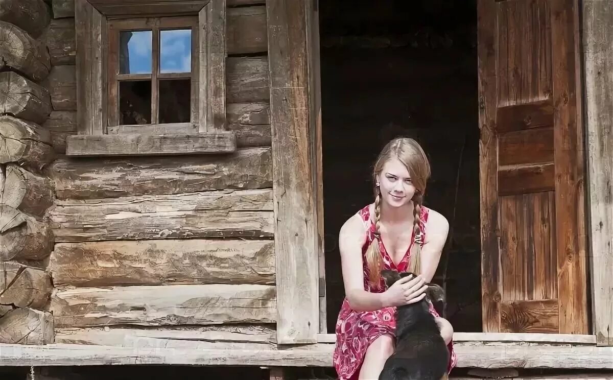 женщина из деревни. девушки в деревне. девушка в деревенском доме. женщина из деревни. женщина в деревенском доме.