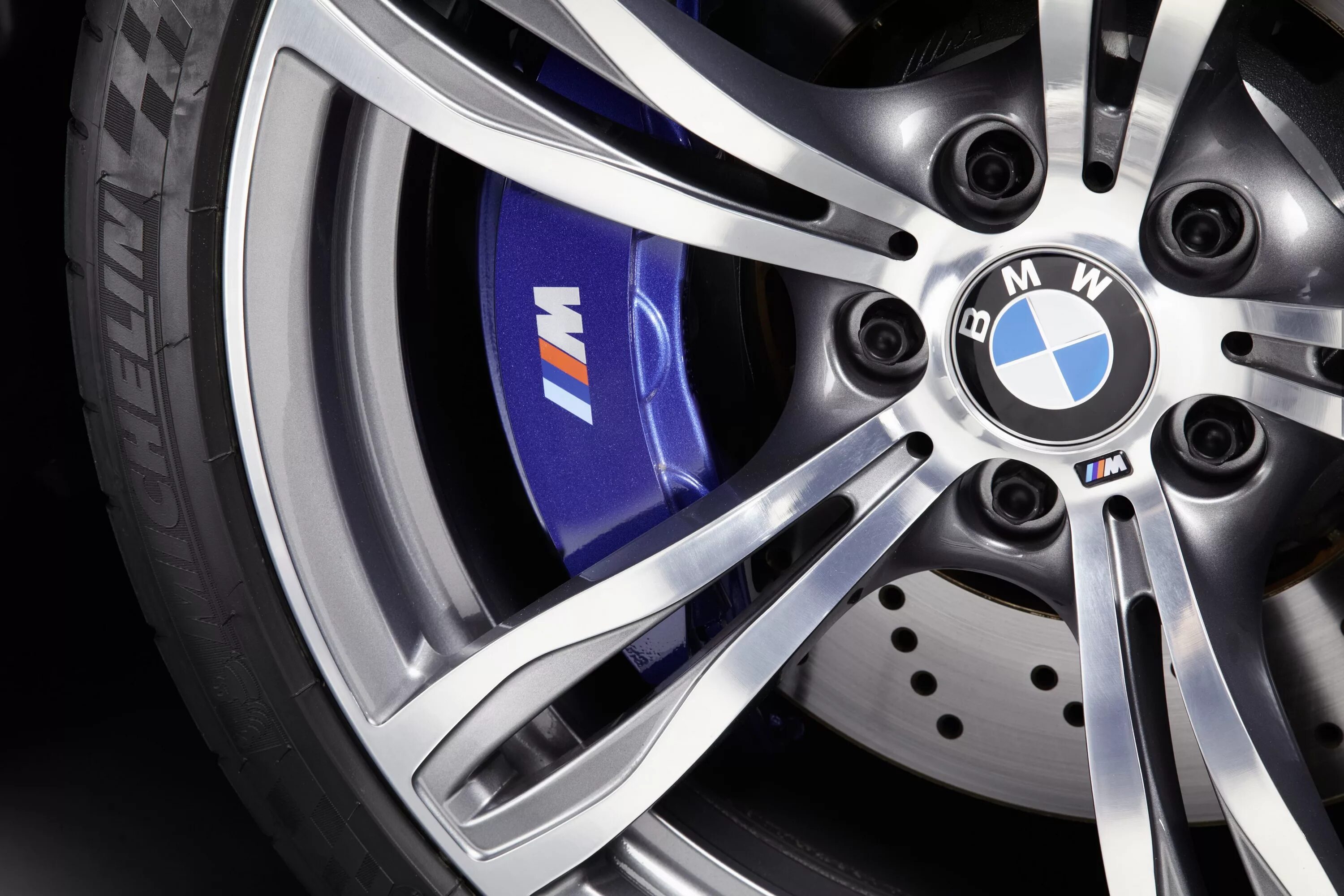 Тормозные диски bmw f10. BMW Disk m5. БМВ м5 Компетишн диски. BMW m5 Wheels. Колеса БМВ м5.