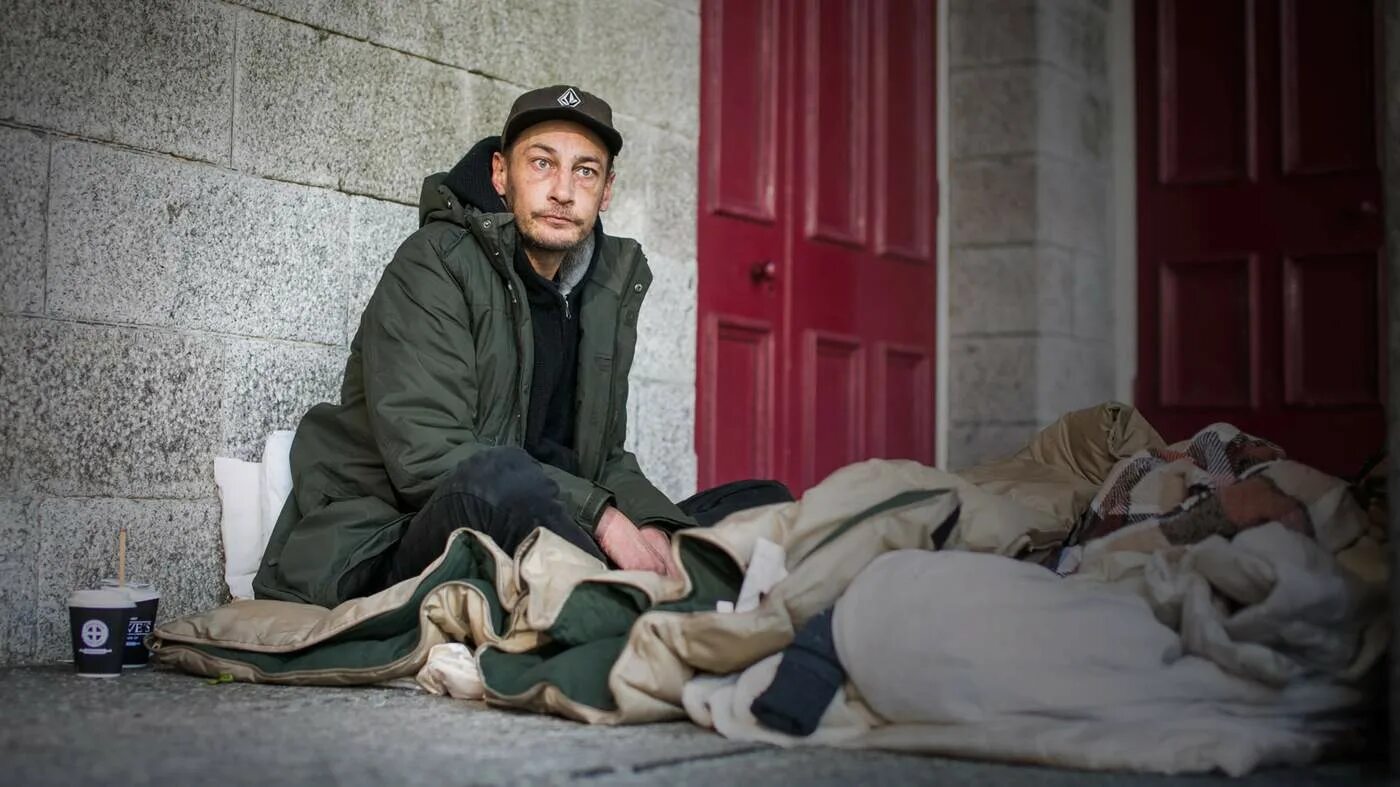 Симулятор бомжа hobo tough life. Сюжетные картины бездомные. Симулятор бомжа старая игра. Бездомная жизнь игра. Американская действительность фото.