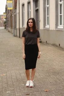 Под юбкой карандаш