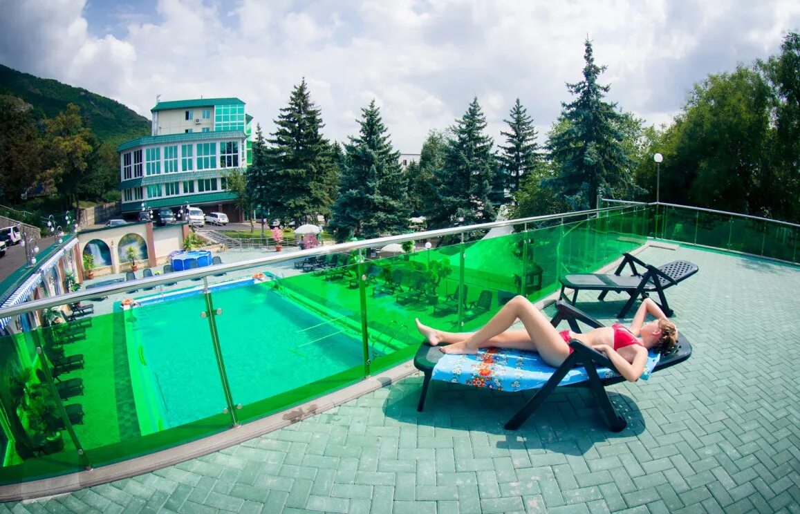 Санатории мин воды с бассейном. Пятигорск Сан Пятигорский Нарзан. Санаторий Пятигорский Нарзан Кисловодск. Санаторий в Минеральных Водах Пятигорский Нарзан. Кавказские Минеральные воды Пятигорск санатории.