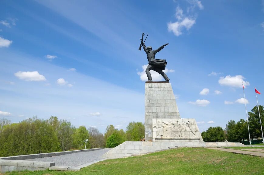 Памятник в яхроме. Дмитров мемориал Перемиловская высота. Перемиловская высота памятник. Памятник Перемиловская высота в Яхроме. Перемиловская высота в Яхроме.