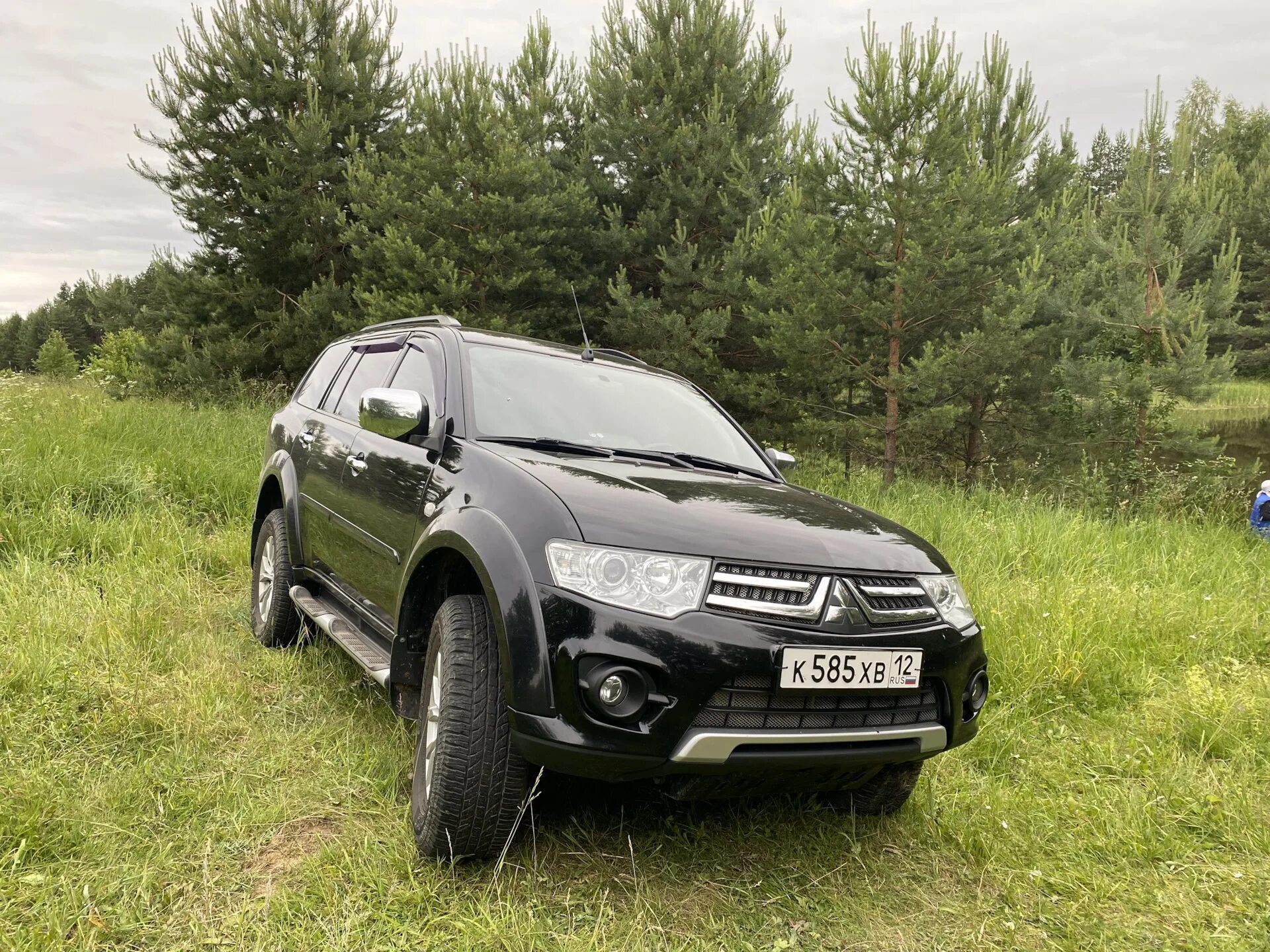 Pajero sport газ. Mitsubishi pajero sport 2008. Mitsubishi pajero sport серебряный 2015. Паджеро спорт сбоку. Митсубиси паджеро спорт 2.