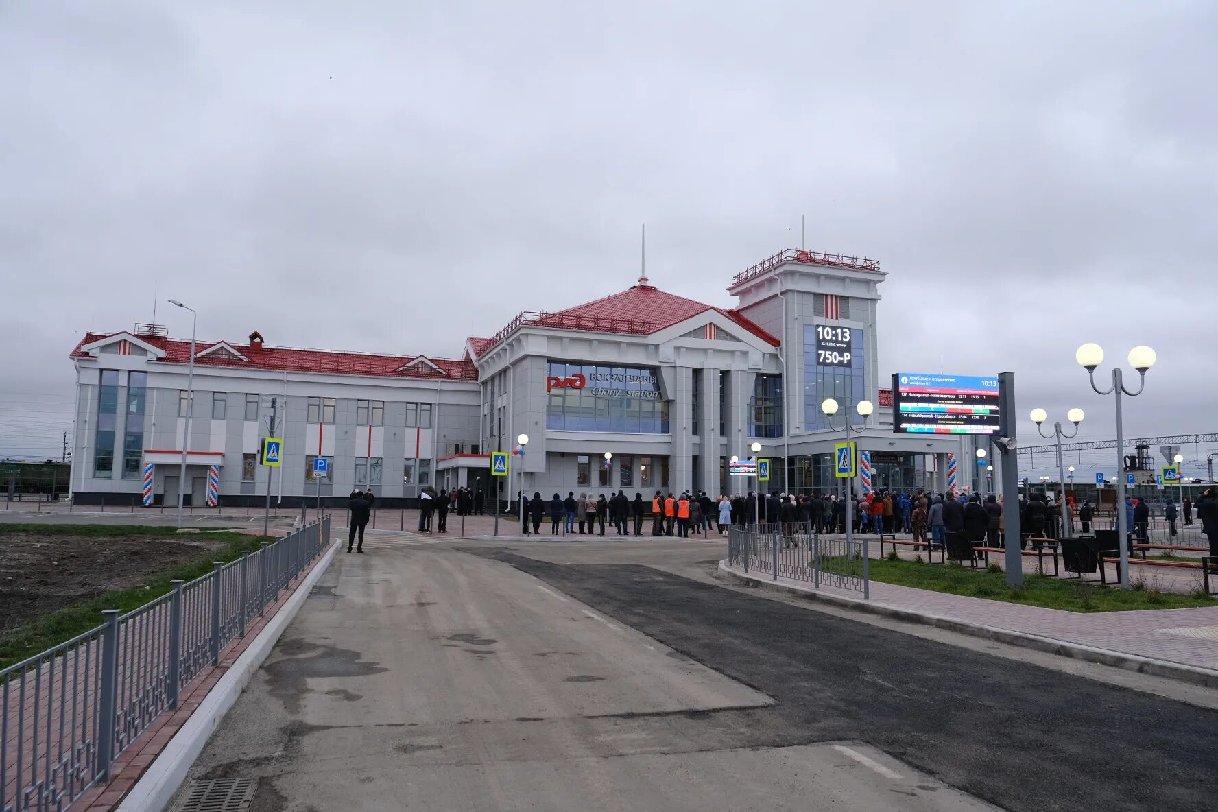 Вокзал поселок новый. Железнодорожная станция озерки. Станция владимирский тупик. Антропшино ленинградская область. Поселок чаны новосибирская область.