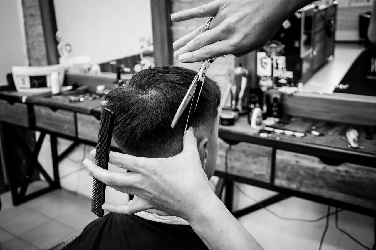 барбершоп фон. Jack the ripper барбершоп тюмень. барбершоп челябинск. барбершоп с барной стойкой. барная стойка лофт в барбершоп.