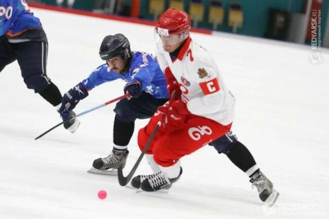 Суперлига хоккей с шайбой. Российские хоккеисты. Хоккей с мячом. Байкал-энергия Енисей. Енисей хоккей с мячом.