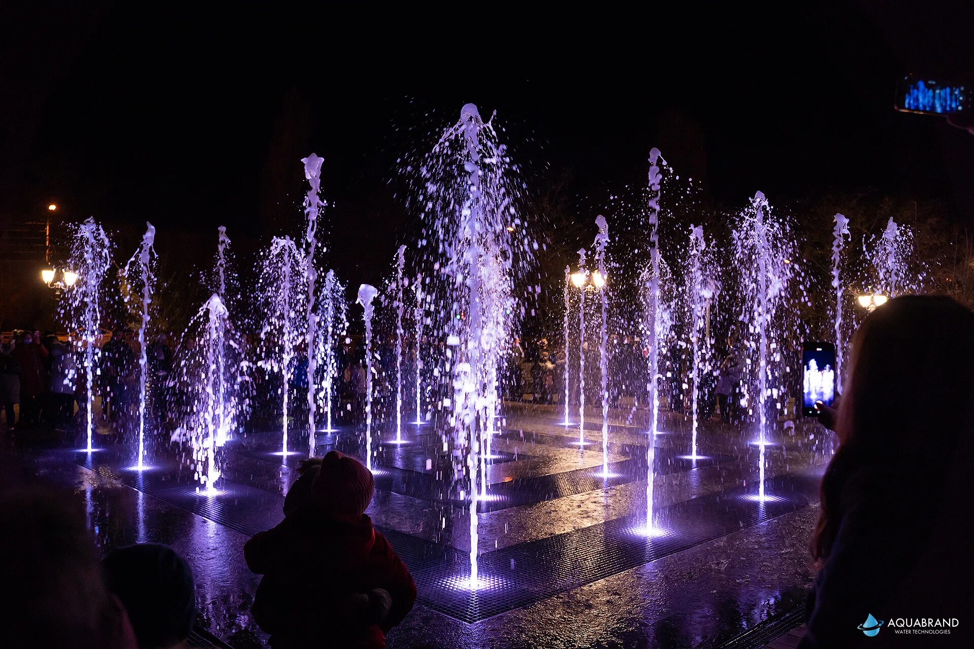 Время поющих фонтанов. Фонтан Буденновск поющий фонтан. Фонтан в Буденновске. Парк Толстого Химки Поющие фонтаны. Поющий фонтан Балашов.
