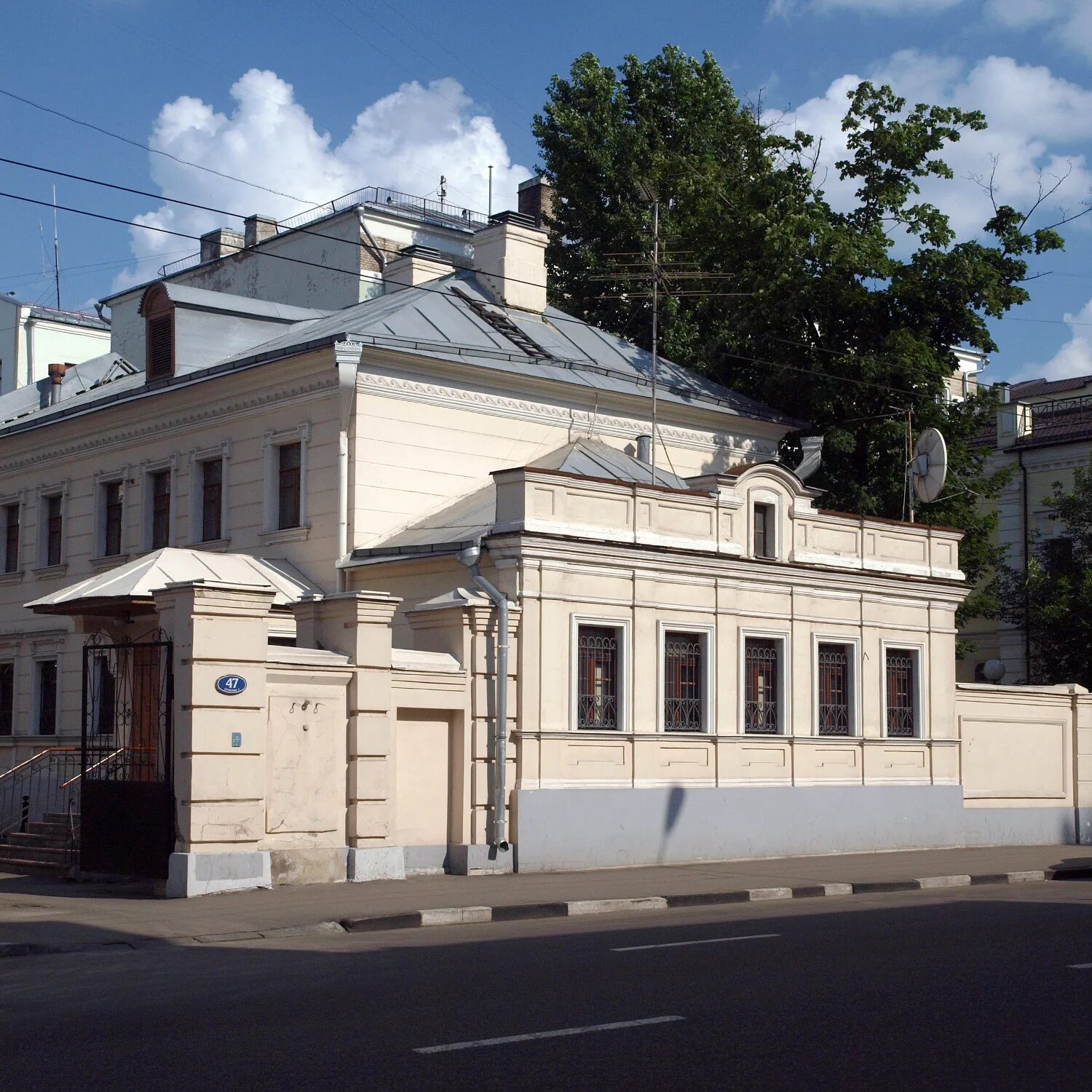 Москва, ул. 46 стр. 1. 1. Школа на пятницкой.