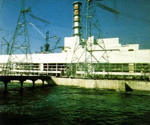 Ленинградская атомная электростанция 1975. Смоленская аэс копия чаэс. Куаэс и чаэс. Курская аэс и чернобыльская аэс сравнение. Курская аэс 4 энергоблок.