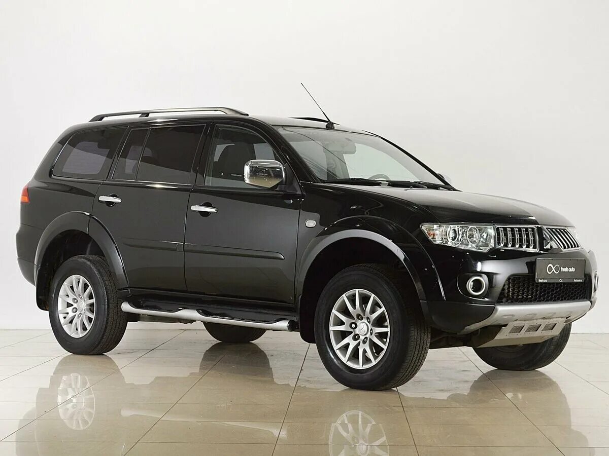 Mitsubishi большая. Mitsubishi Pajero Sport 2010. Митсубиши Паджеро спорт 2010. Mitsubishi Pajero Sport 2010 черный. Mitsubishi Паджеро спорт 2010.