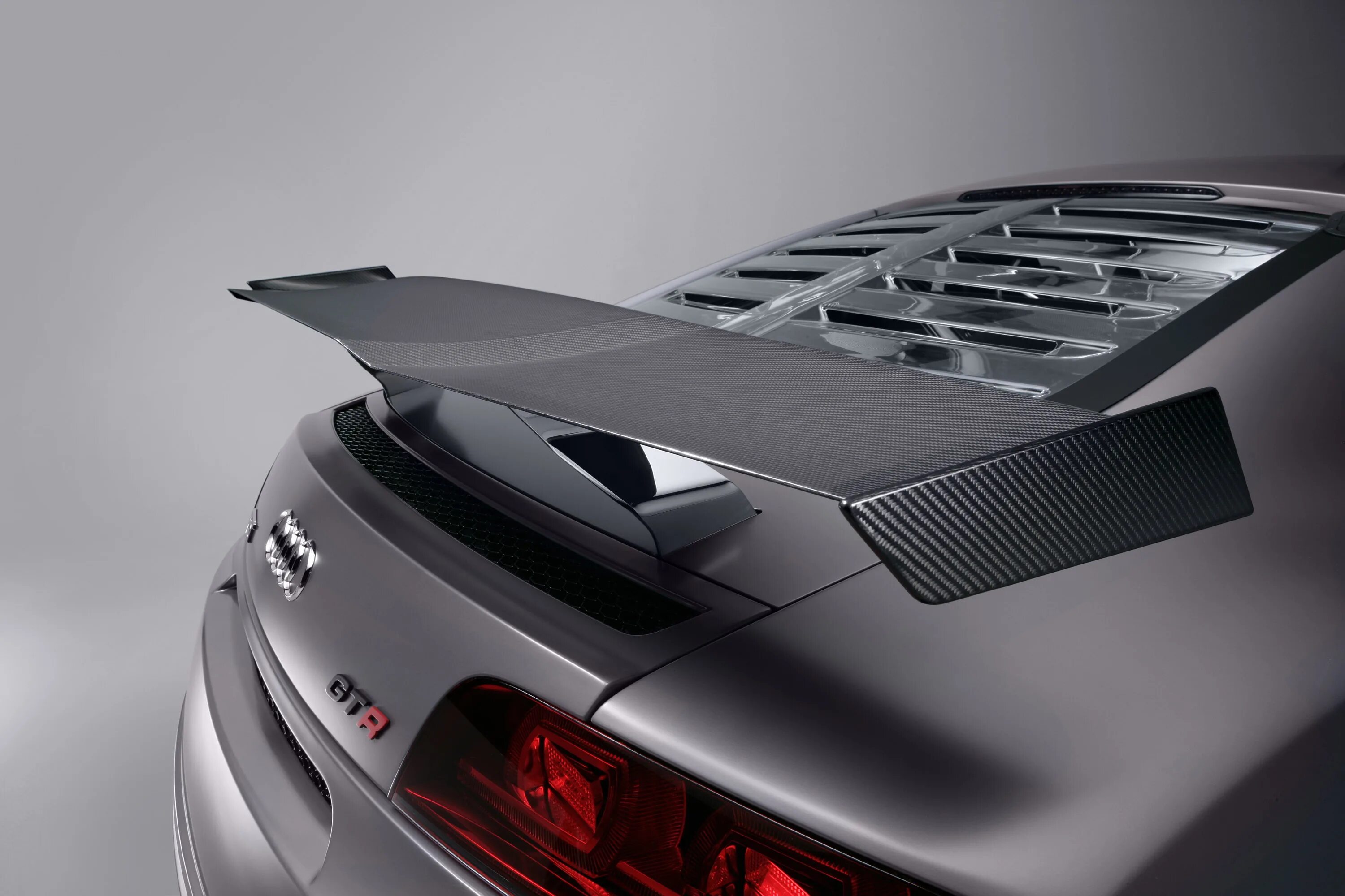 Спойлер кратко. Audi r8 антикрыло. Audi r8 Rear Spoiler. Спойлер Ауди r8. 2010 ABT Audi r8 GTR.