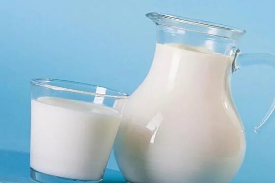 Молоко белки. Булка с молоком. Молоко это белок. Молоко казеин.