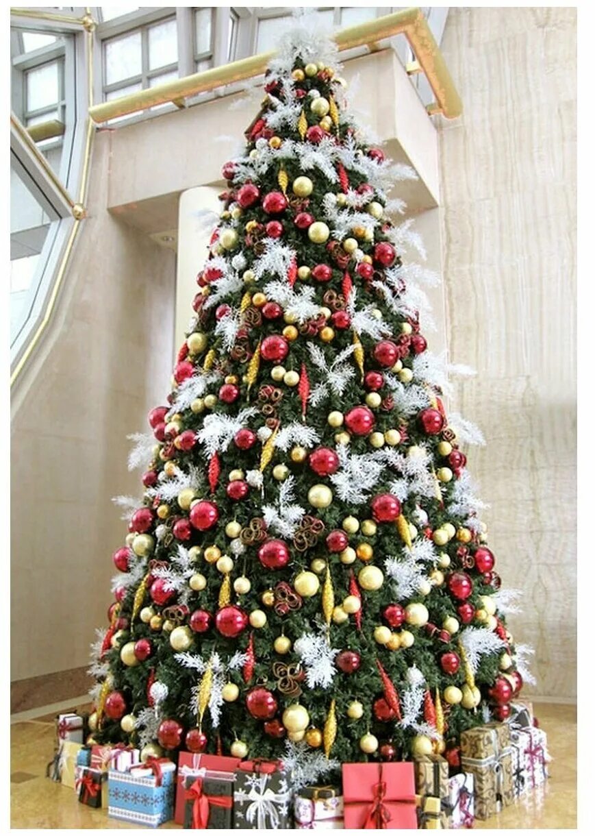 елка красно золотая. красно белая елка украшения. белая елка в красно золотом цвете. бело золотая елка новогодняя. елка в красно белых тонах.