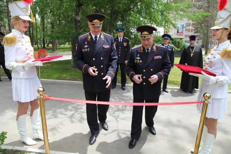 10 июня хабаровск. Хабаровский. 10 июня хабаровск. День молодежи 2023 росмолодежь. Хабаровский крестный ход.