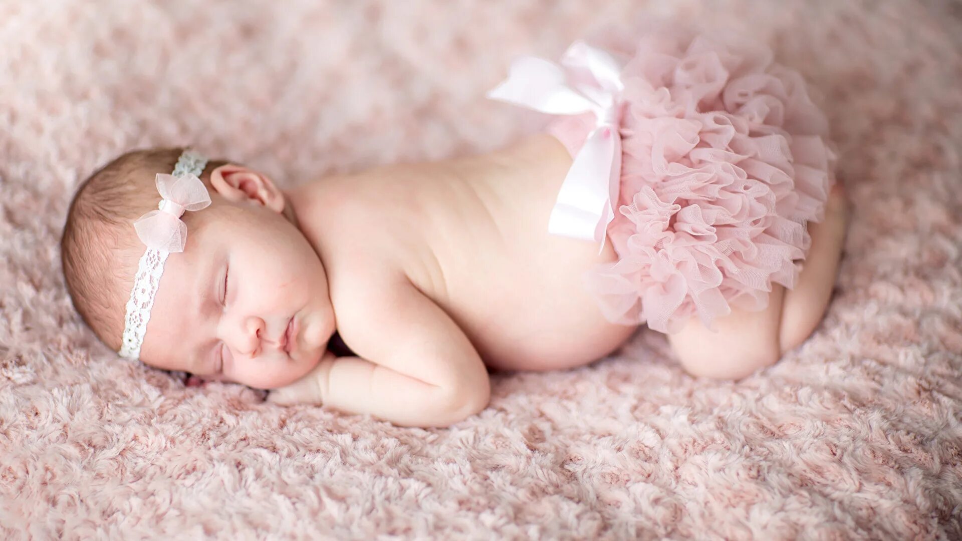 рождение девочки в марте. с рождением девочки. рождение девочки в марте. новорождённая девочка. фотосессия с новорожденным.