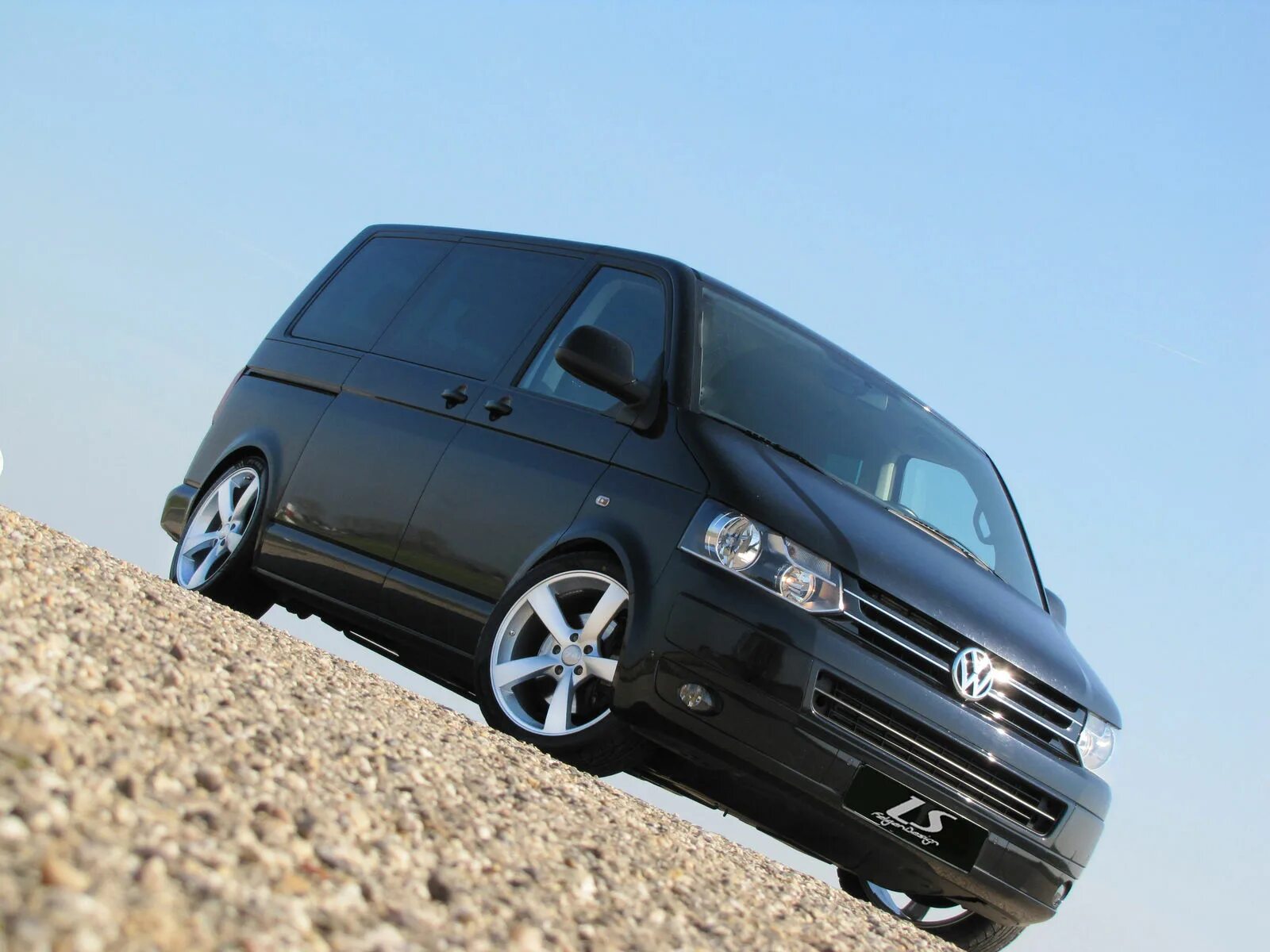 Диски транспортер т5. Фольксваген Мультивен т5. VW Caravelle t5 Tuning. VW Transporter t5 Multivan. Фольксваген Каравелла т5 пассажирский.