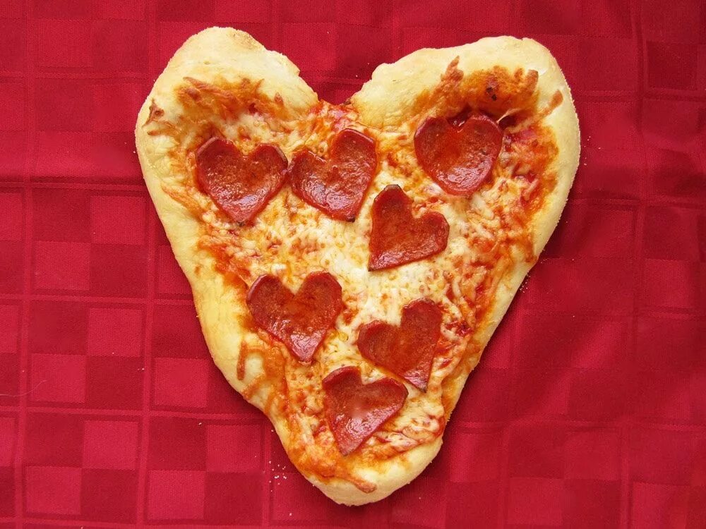 Додо пицца сердце. Пицца пепперони сердце. Пицца пепперони сердце Додо. Пепперони пицца сердечко. Пицца в виде сердечка.