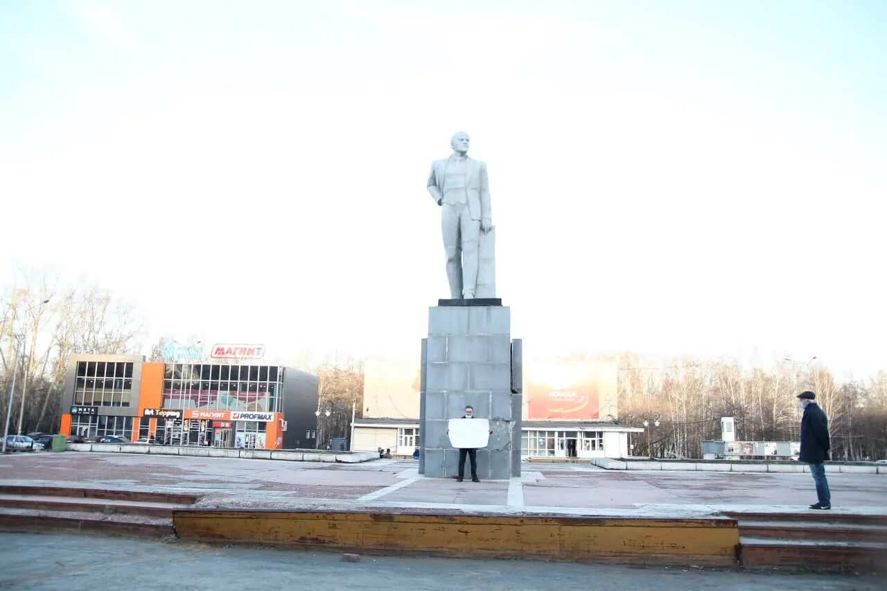 Площадь ревды. Площадь победы ревда. площадь города ревда. площадь ревда свердловская область. памятник ленину в ревде.