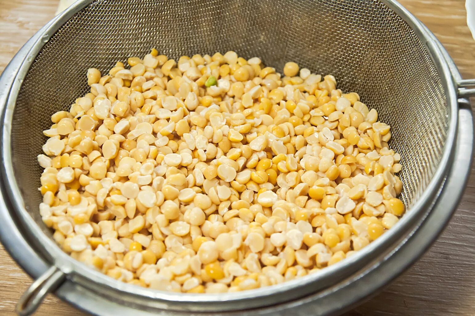 Кастрюля в горох. Замоченный горох. Вареный горох. Кастрюля в горох. Вареный горох нут.