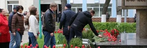 Сотрудники поздравили ветеранов