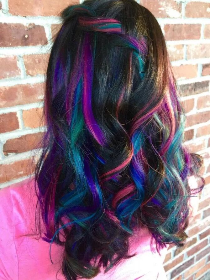 Рядом с цветным. Цветные волосы. Разноцветное окрашивание волос. Разноцветные пряди. Яркие пряди.