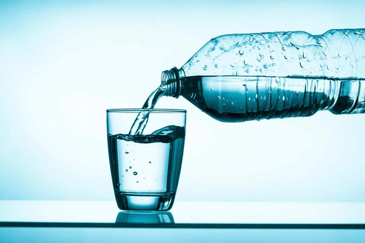 Сколько пить минералки. Вода напитки. Стакан воды. Минеральные воды. Бутылка для воды.