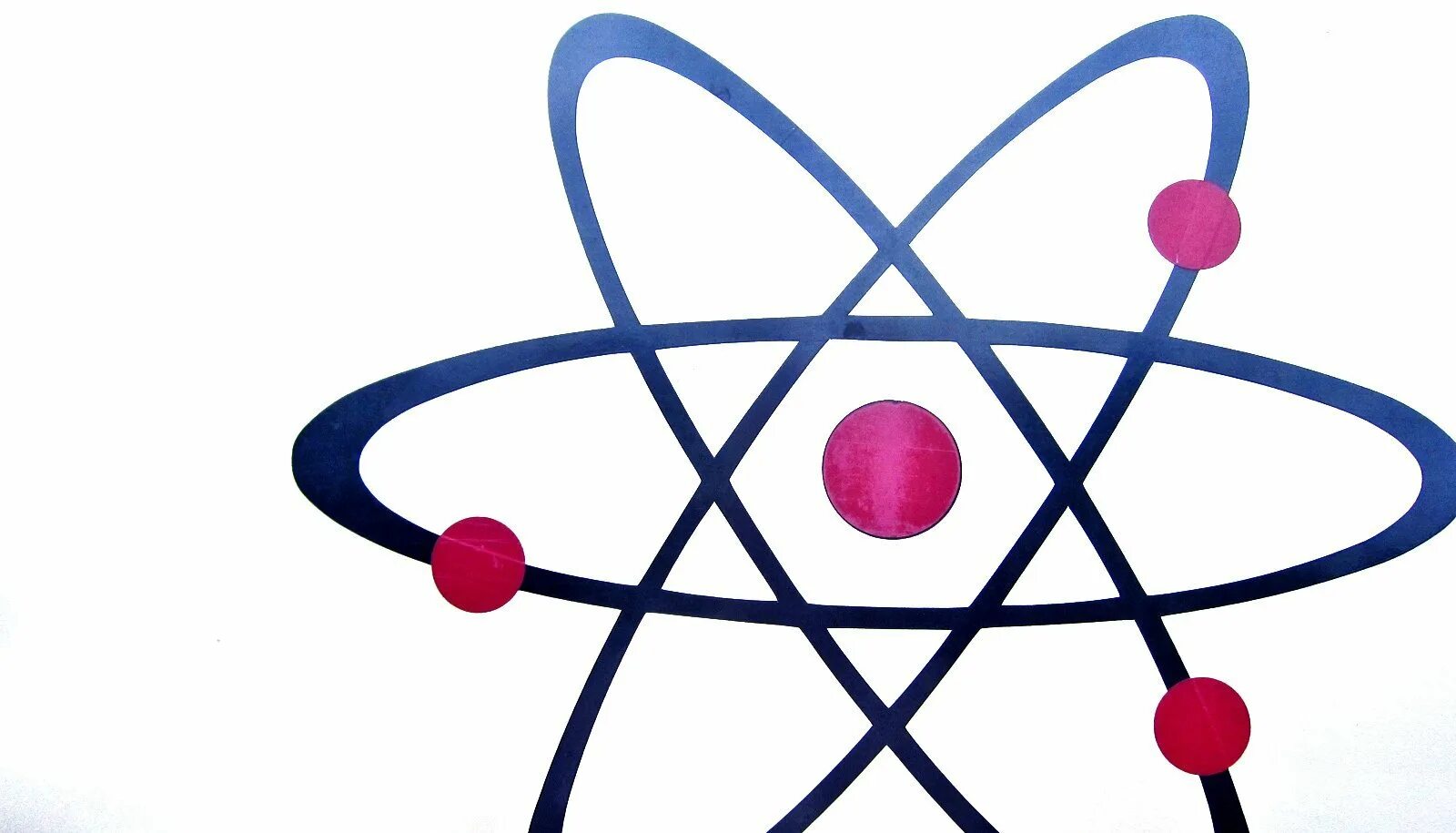 Включи атом. Символ атома. Мирный атом символ. Эмблема атома. Атом картинка.