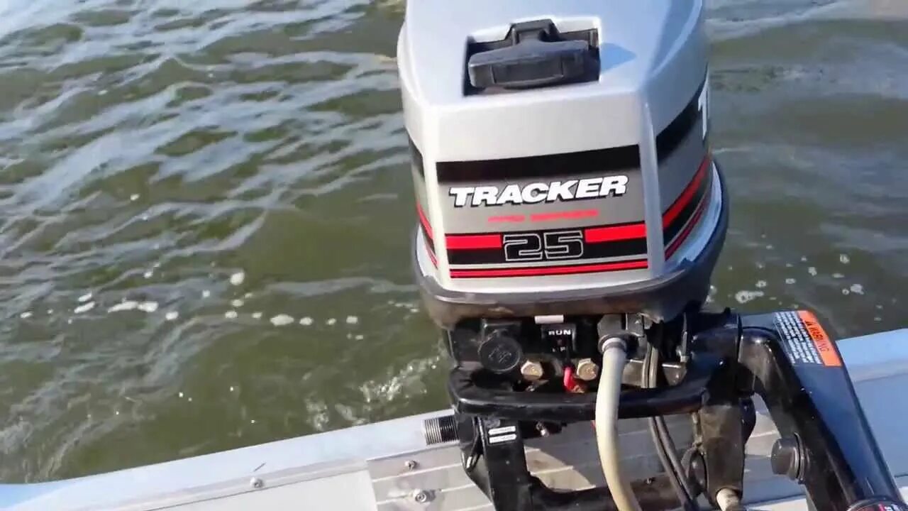 Замок на лодочный мотор. Течет лодочный мотор. 30. Течет лодочный мотор. Evinrude 40-60 emm.