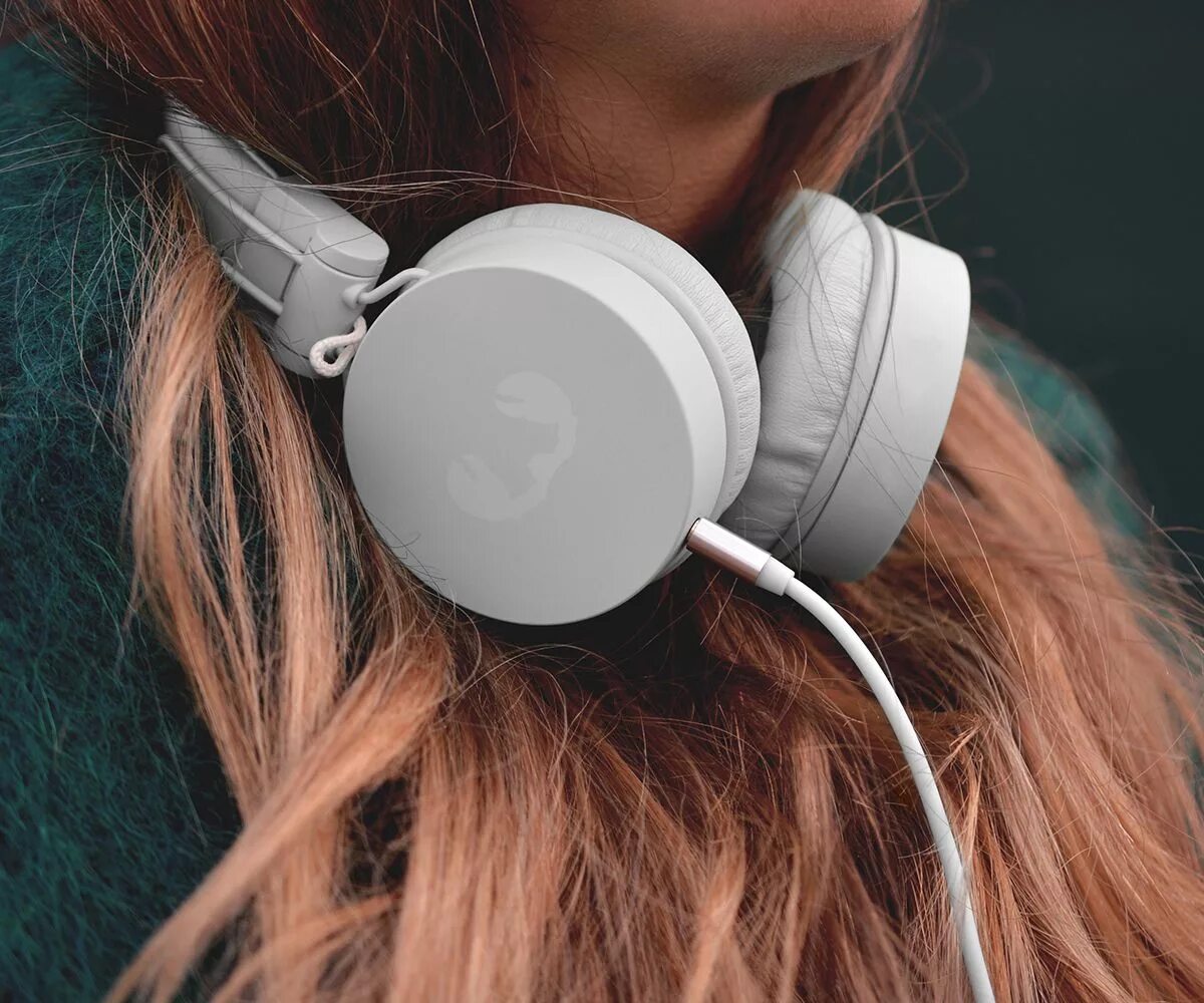 Наушники фото. Наушники Fresh n Rebel. Наушники Vibe LITEAIR on Ear. Наушники Эстетика. Наушники светлые.