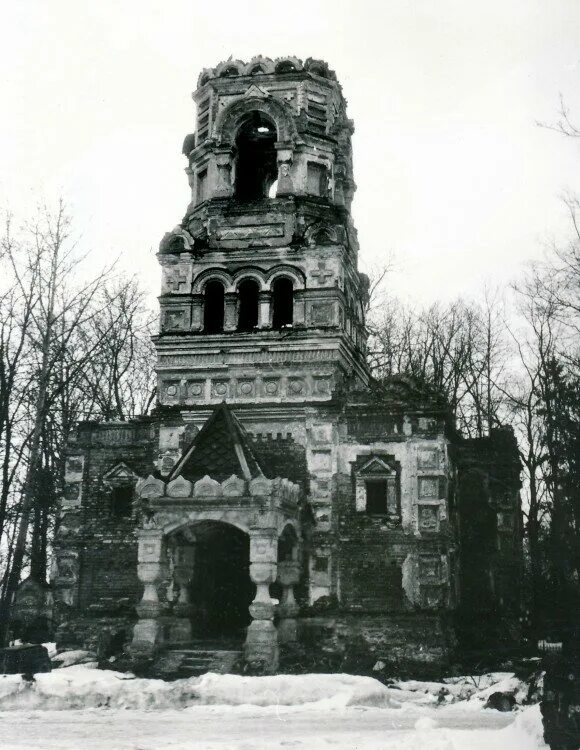 храм всех святых гатчина. гатчина церковь во имя всех святых. солодушинское кладбище гатчина. церковь на кладбище в гатчине. храм всех святых гатчина фото.