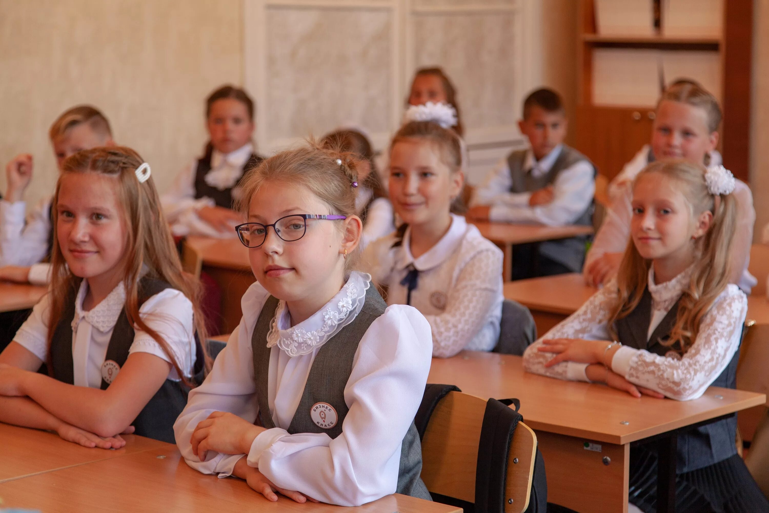 Видео твой класс. Пятиклассники в школе. Фото пятиклассников. Фото пятиклассников в школе. Красивый пятиклассник.