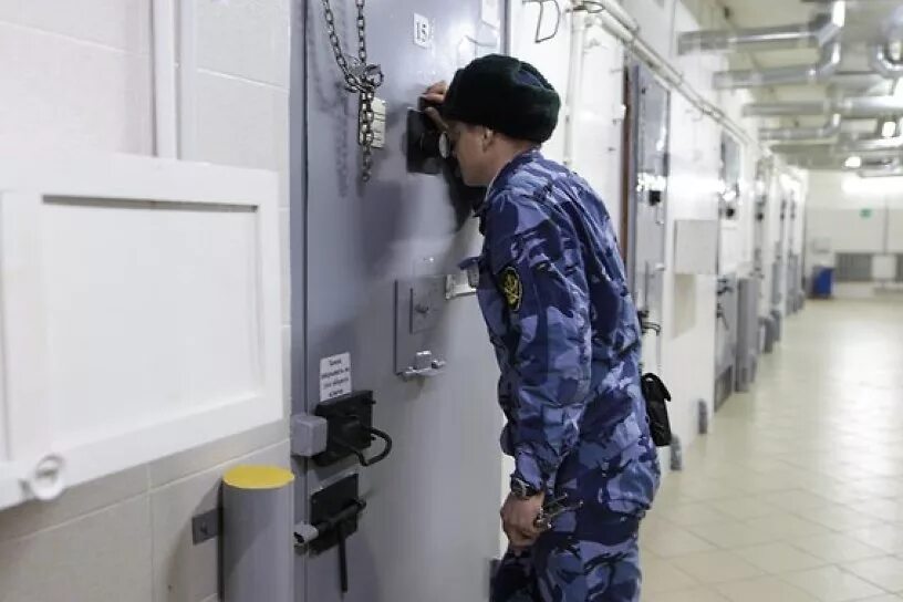 Младший инспектор исправительной колонии. Сизо-1 забайкальский край. сотрудник колонии.