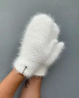 Вяжем варежки спицами из норки