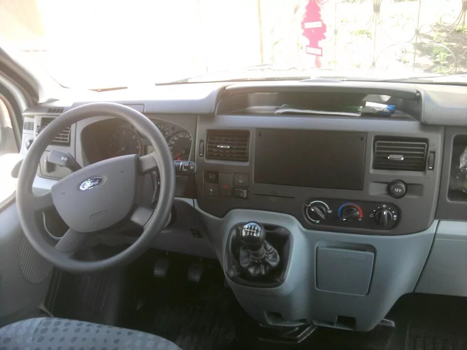 Ford Transit 2005 салон. Ford Transit 2010 салон. Форд Транзит 2005 г салон. Ford Transit 2013 салонный.