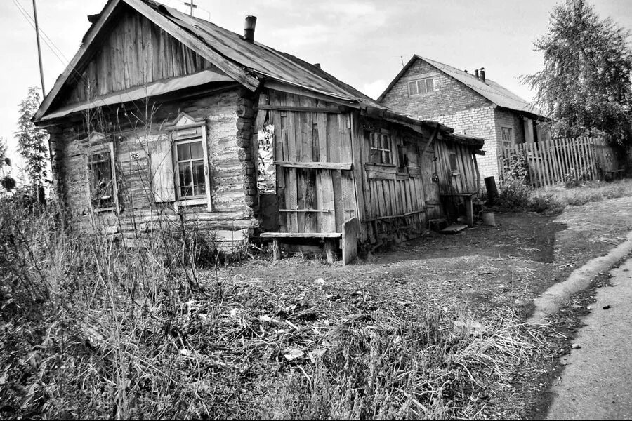 Деревенский дом 1941. Старый деревянный дом. Старинная деревня. Старый домик в деревне. Старую б е
