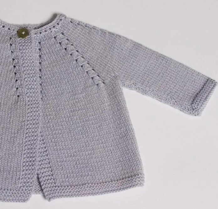 Кофточка на девочку 3 года. Вязаное болеро для малышки. Кофточка для девочки регланом. Кофточка регланом для девочки. Кофта для девочки.