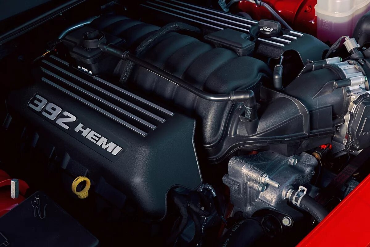 Додж челленджер двигатель. Додж Челленджер двигатель 6.4. Dodge Challenger Hemi 6.4. Додж Челленджер v8. Мотор Hemi v8.