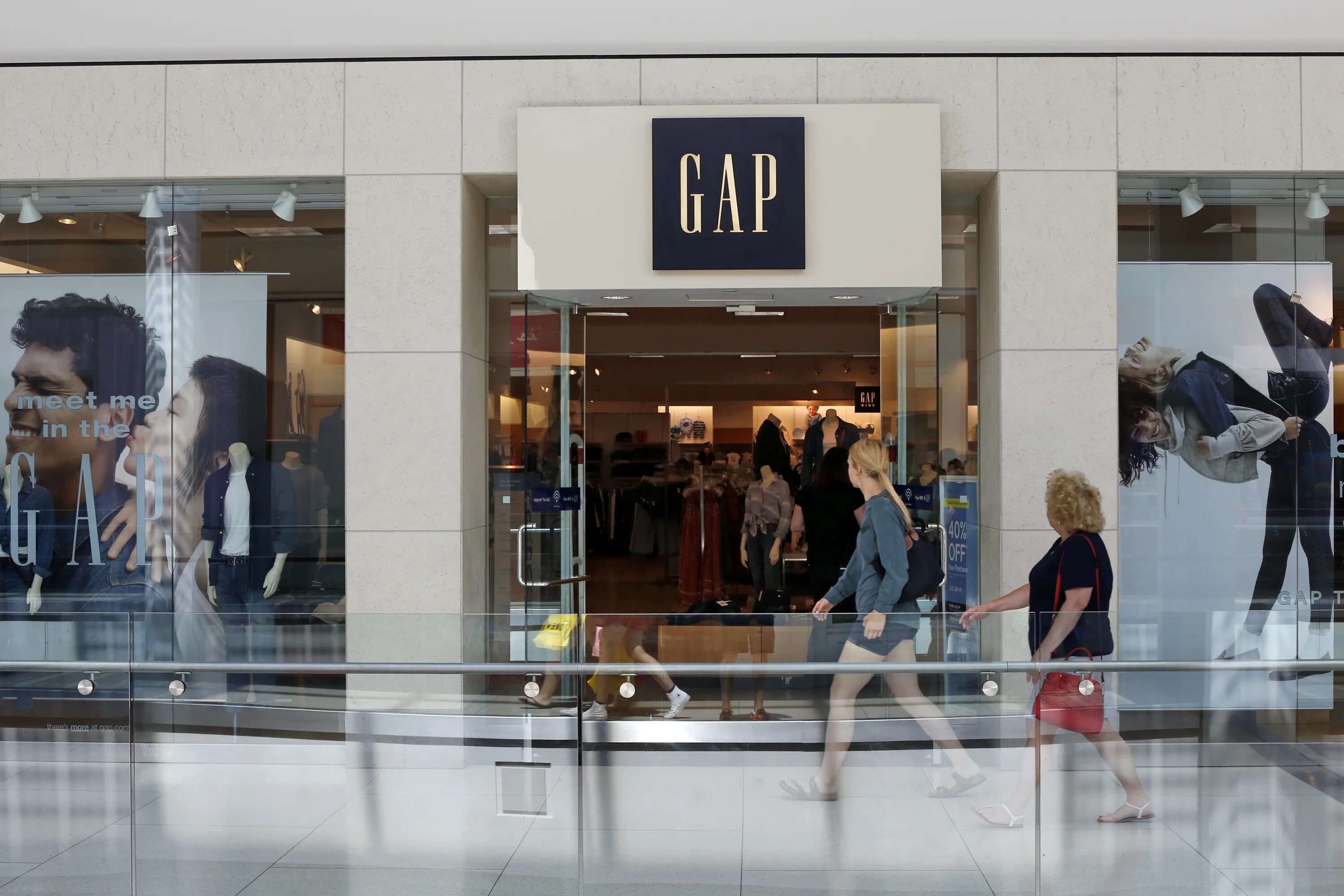 Gap компания. Gap Inc бренды. Гэп магазин в США. Гэп одежда. Компания gap магазины.