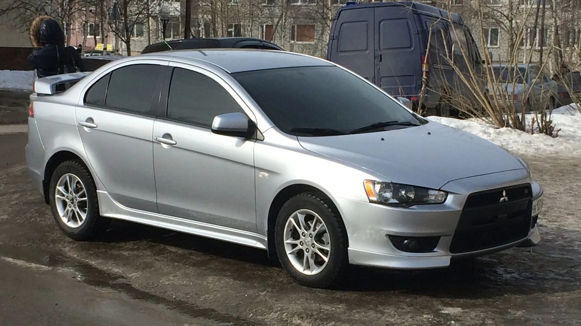 Купить мицубиси в нижнем новгороде. Mitsubishi Lancer 1.5 2010. Митсубиси Лансер 10 диски 16. Мицубиси Лансер XL. Лансер 10 r16.