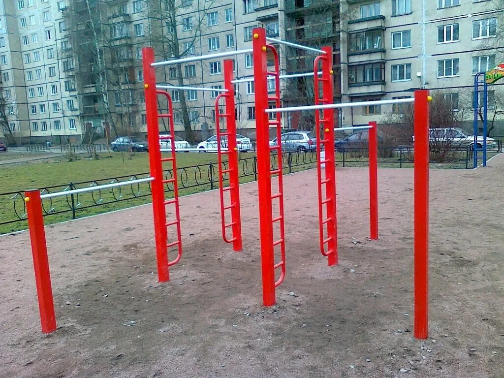Спортивная площадка для улицы. Спортивная площадка турники. Турник уличный. Дворовые турники. Турник на площадке.