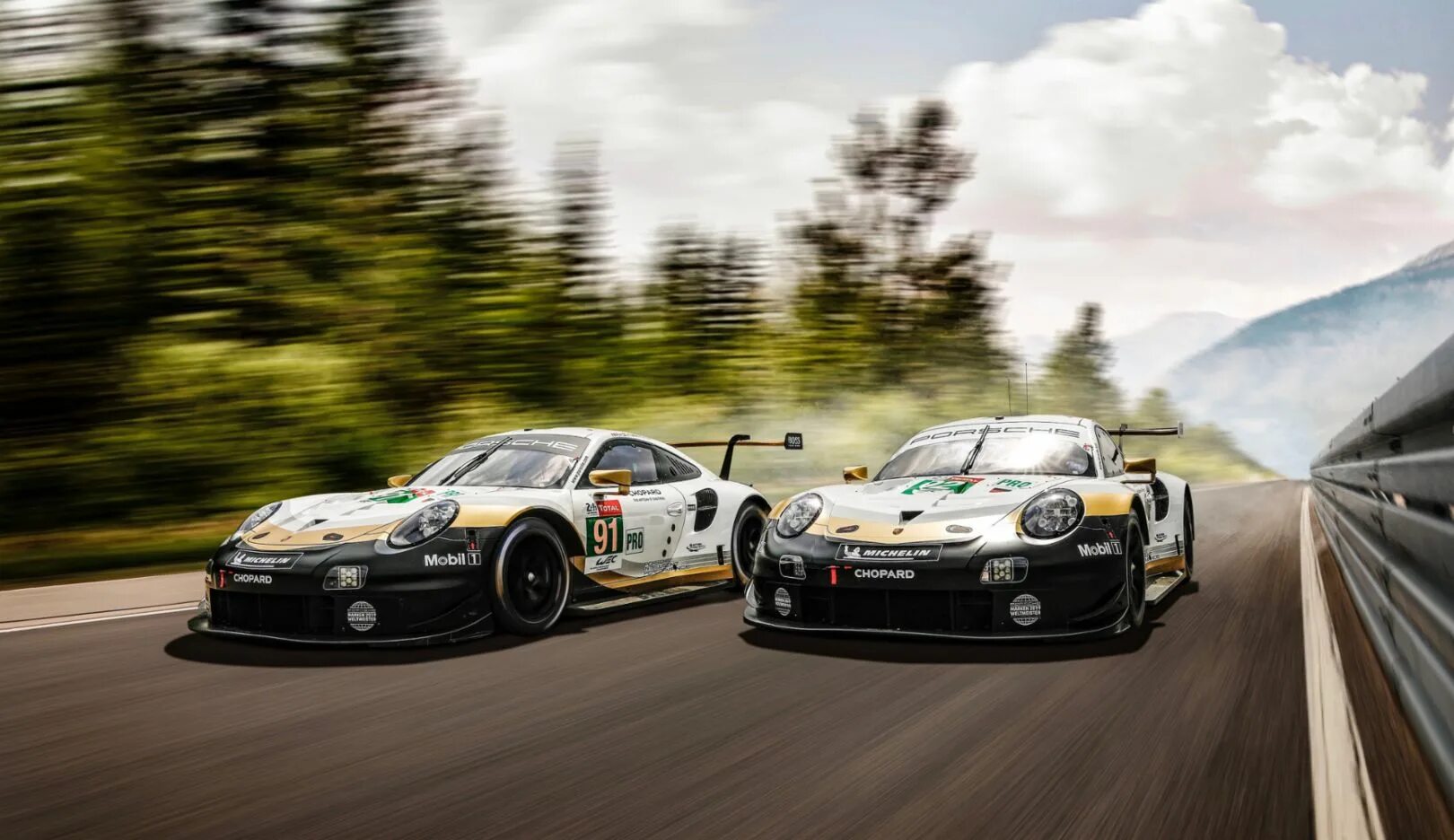Гоночная машина с препятствиями. Porsche 911 RSR le mans. Porsche 911 Lemans. Porsche 911 gt1 le mans. Porsche 24 Lemans.