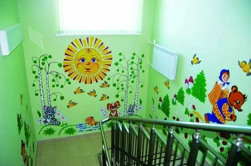 Стену в детском садике. Украшение стен в детском саду. украшение коридора в детском саду. украшение стен в доу. декорация стен в детском саду.