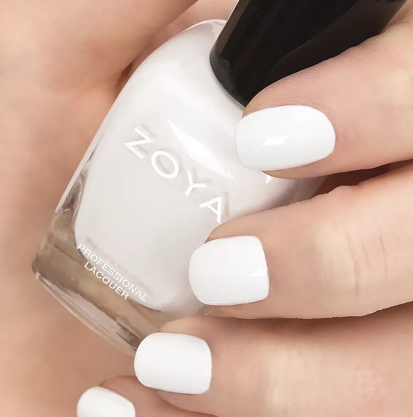 Холодные белые ногти dr. Белый лак для ногтей. Essie coconut cove. Белые ногти. Сатиновый лак для ногтей.