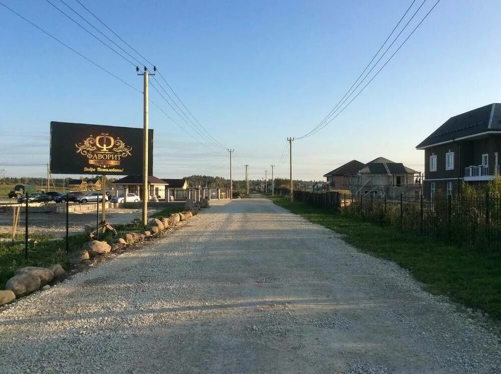 Посёлок фаворит москва. Поселок фаворит киевское шоссе. Кп фаворит киевское шоссе. Коттеджный поселок фаворит киевское. Фаворит участок.