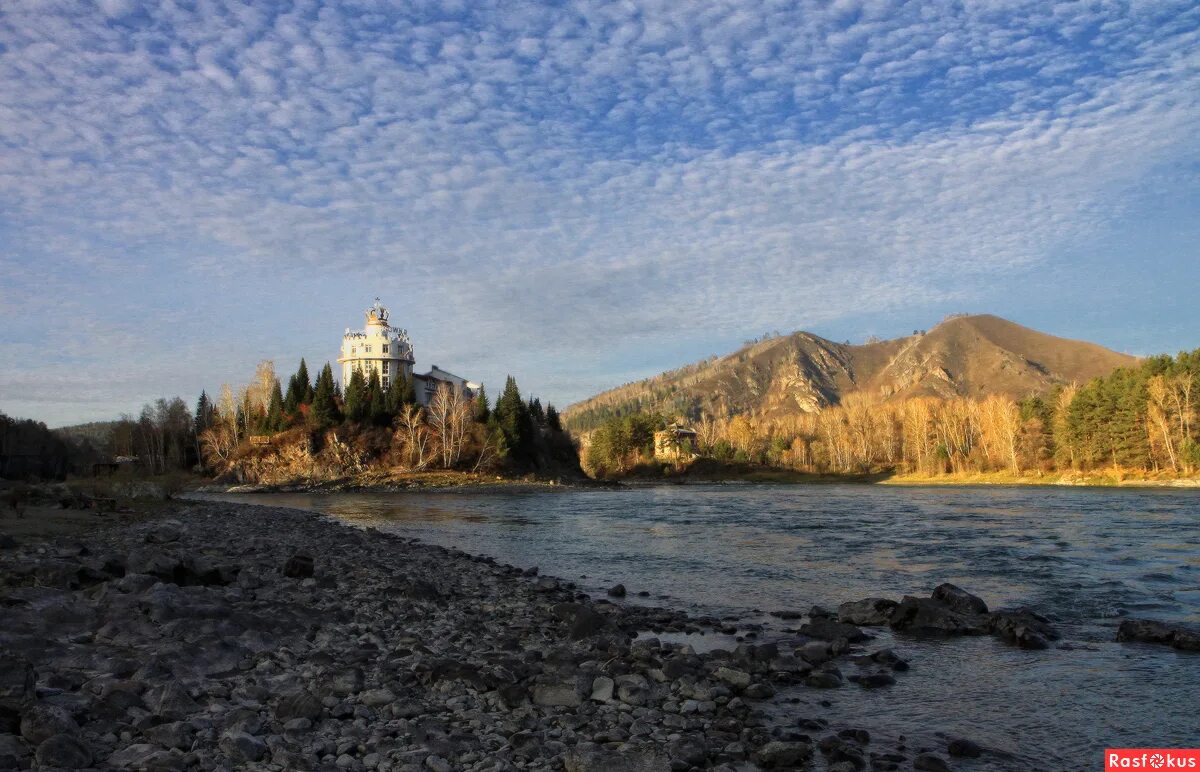 Корона алтая сайт. Катунь корона Алтая. Корона Алтая горный Алтай. Корона Алтая отель горный Алтай. Корона Алтая бассейн.