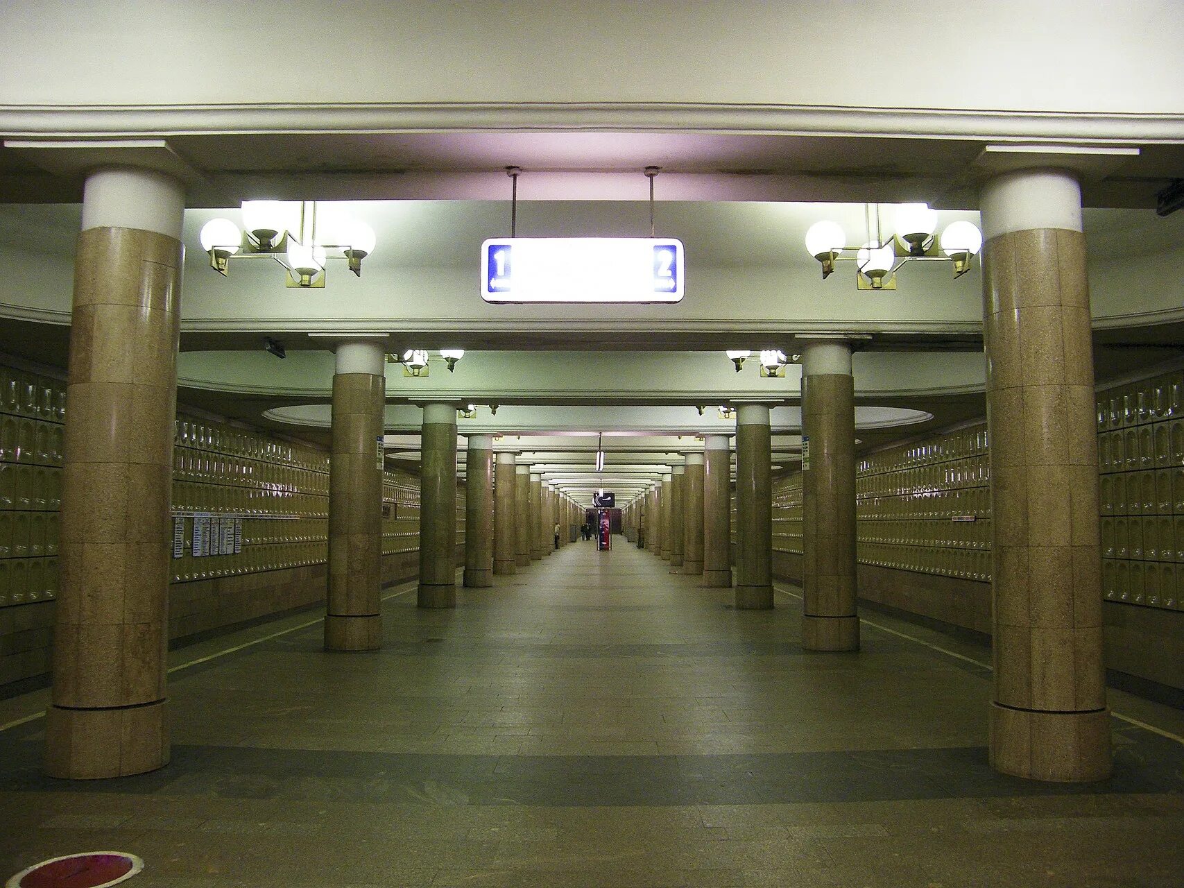 Станция Ясенево. Станция метро Ясенево Москва. Станция метро Новоясеневская. Станция Ясенево МСК. Вокзал ясенево