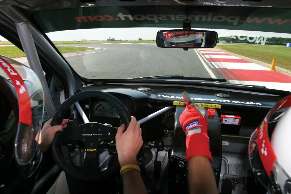 экстремальное вождение автомобиля. экстремальное вождение. обучение экстремальному вождению автомобиля в москве. уроки экстремального вождения. зимний автодром.