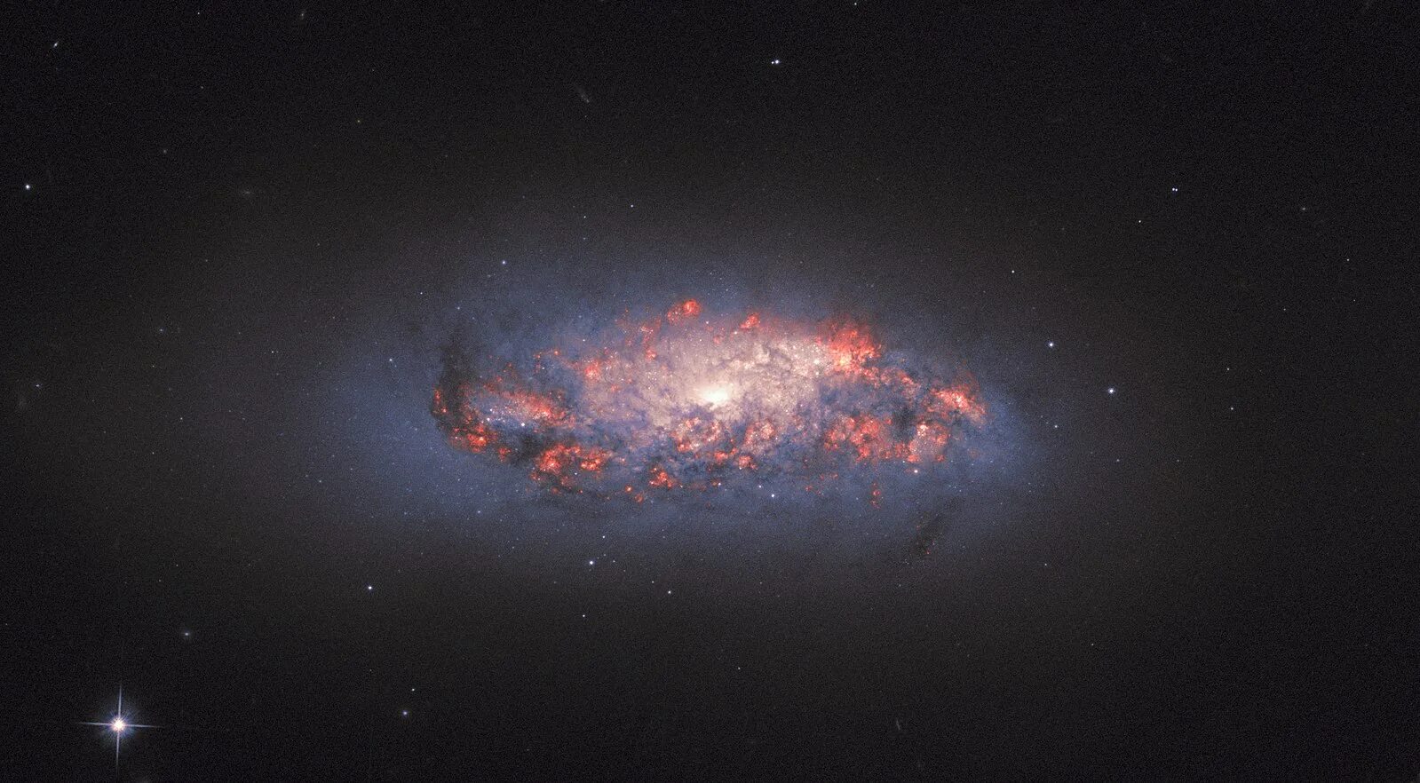 4 5 световых года. Галактика Млечный путь телескоп Хаббл. Галактика Андромеды Хаббл. НАСА телескоп Хаббл. Галактика NGC.