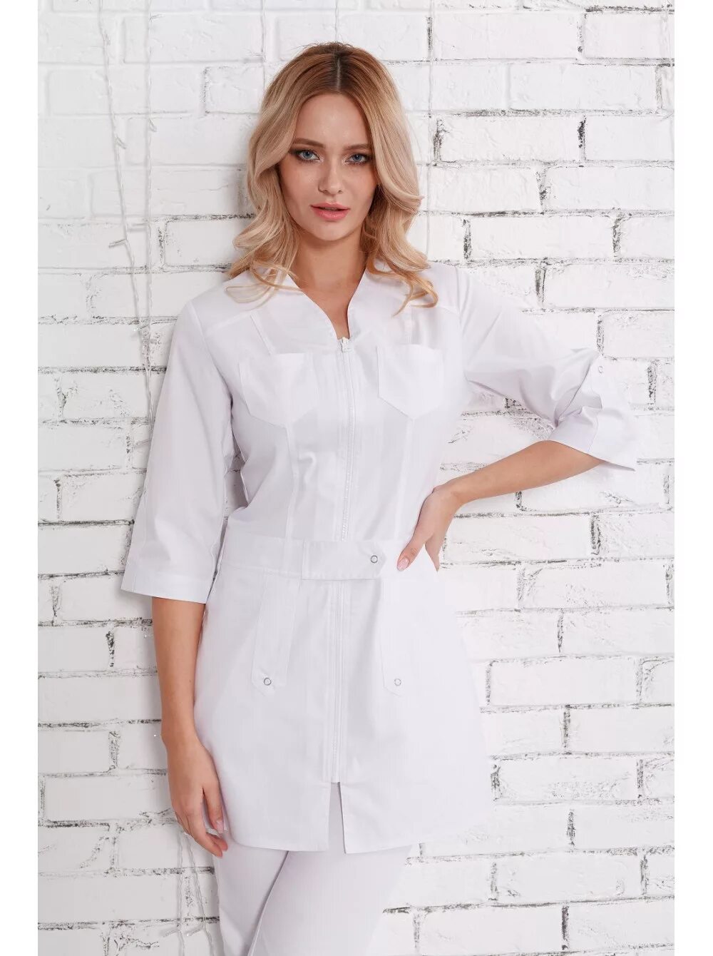 Модная медицинская одежда 2022. Медицинский блузон с отделкой. Днк медицинская одежда. Днк медицинская одежда. Халат медицинский (сорочка).