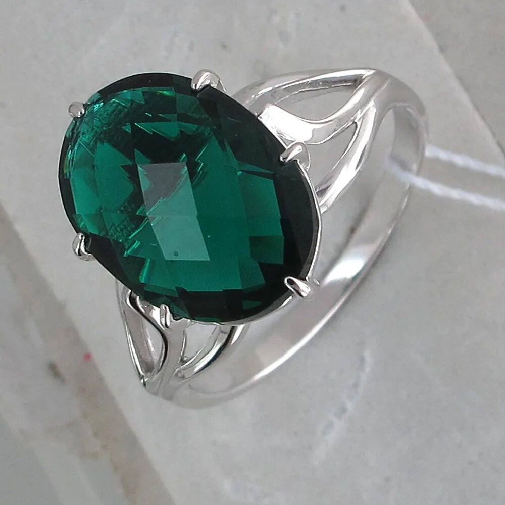 Серебряное кольцо с изумрудом. Engagement ring emerald cut. Кольцо серебро с изумрудом ромбик. Изумруд для женщины. Серебряное кольцо с изумрудом санлайт.